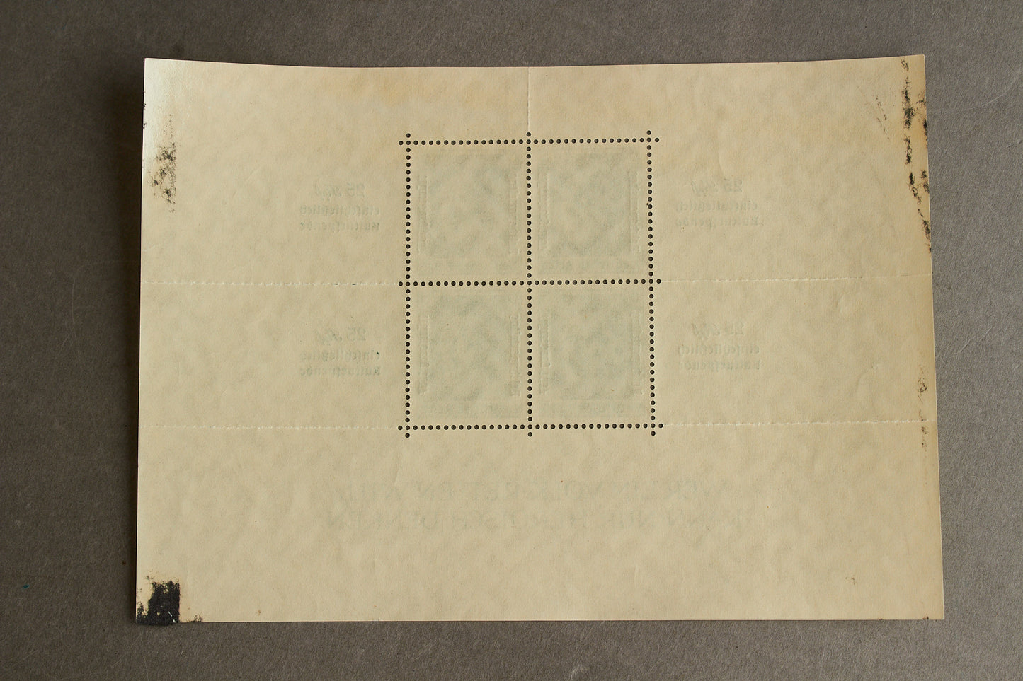 WW2 Tysk "AH" Frimærker på ark. Original.