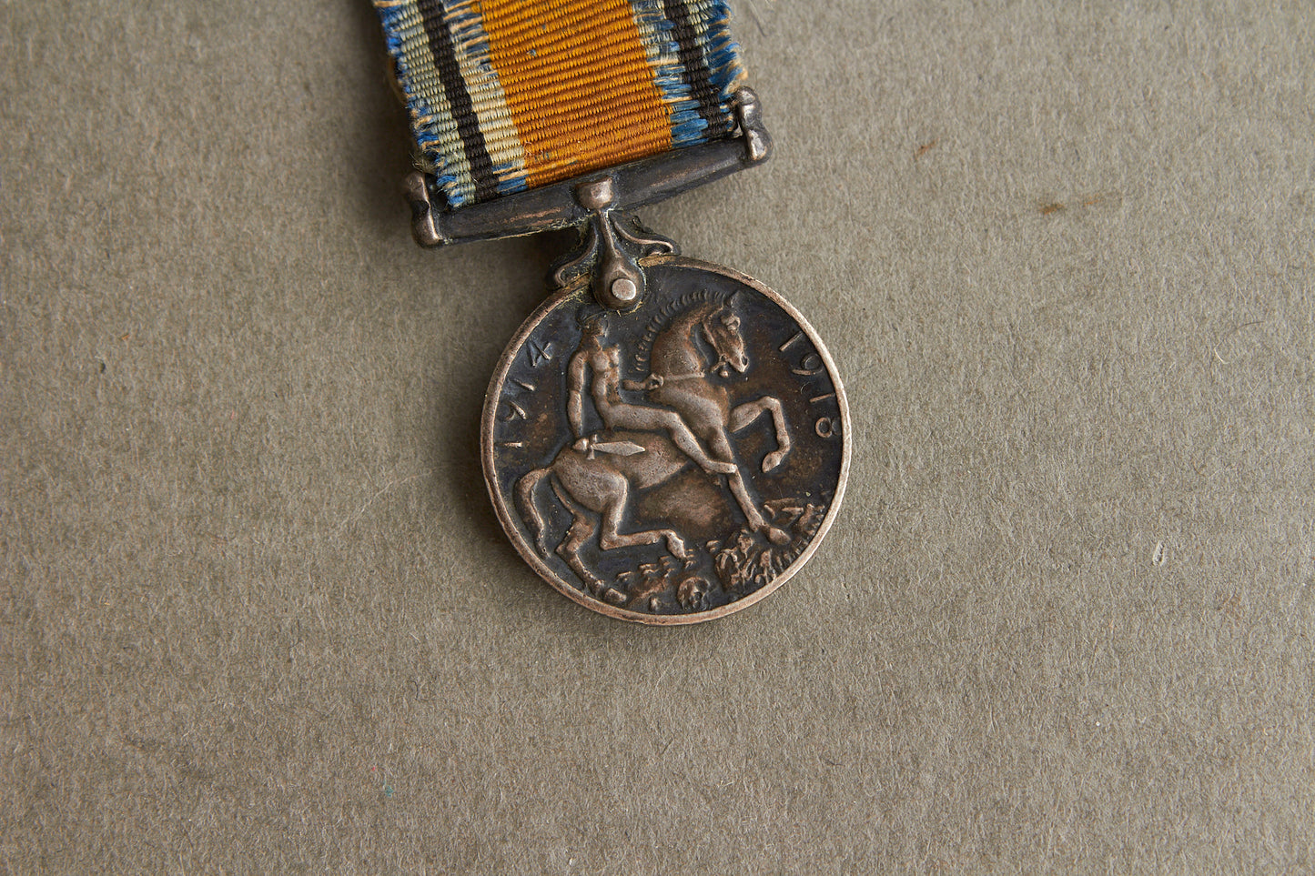 WW1 Engelsk "1914-1918" Miniature medalje i ægte sølv. Original.