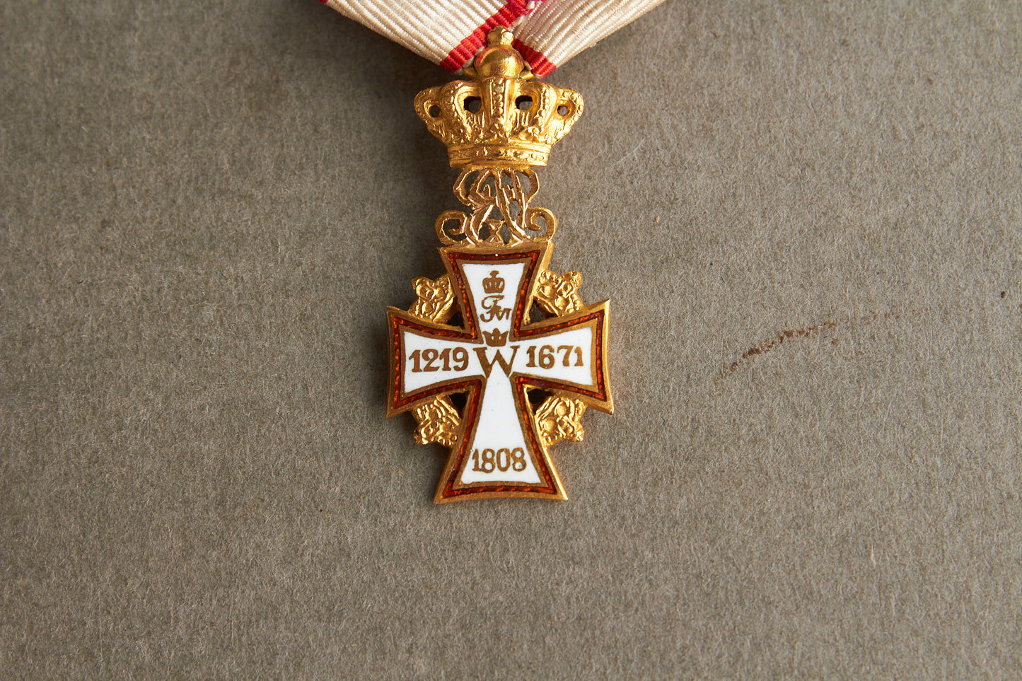 WW2 Dansk Kong Christian d. 10 Ridderkors miniature i ægte guld. Ses ikke tit. Original.