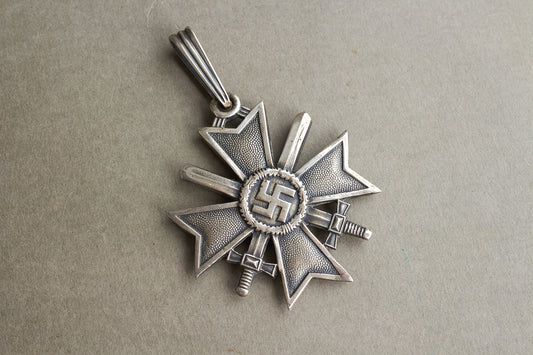 WW2 Tysk "Ritterkreuz des Kriegsverdienstkreuz" i ægte sølv. Fremstillet af Souval efter krigen. "Original"