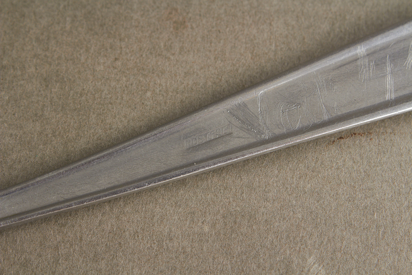 WW2 Tysk Heer Kantineske. Med navn og Feldpostnummer bag på. Original.