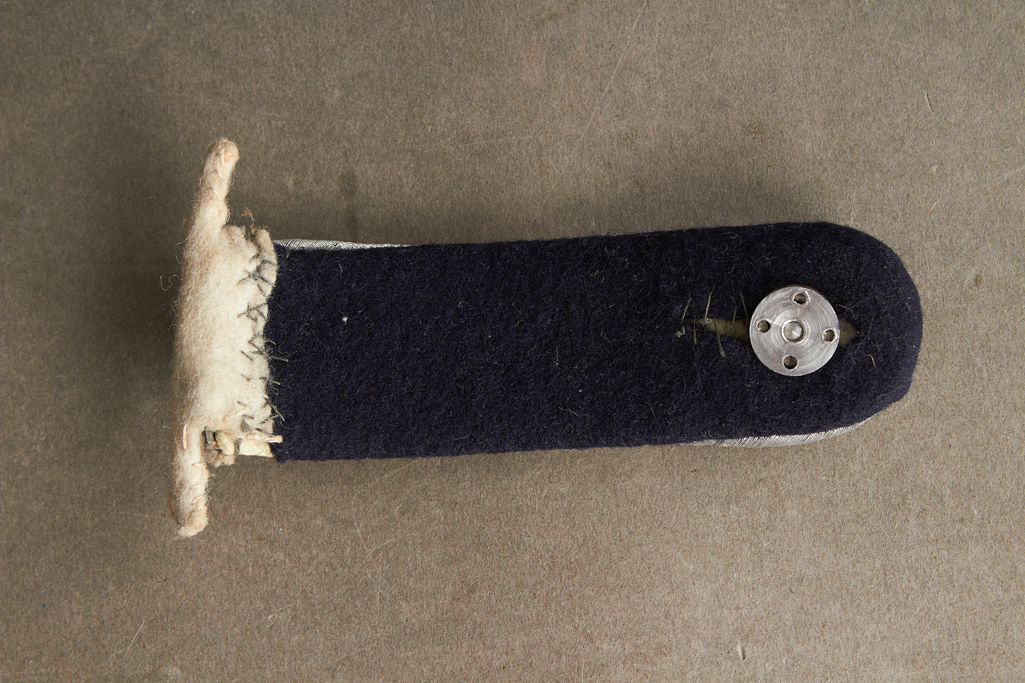 WW2 Tysk Kriegsmarine Skulderstrop. Med knap. Original.