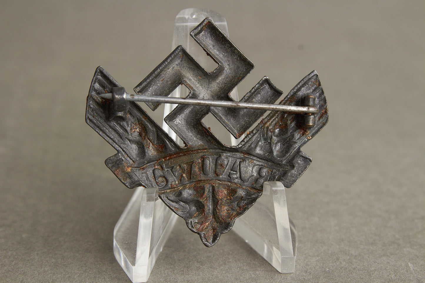 WW2 RADwJ (Reichsarbeitsdienst der weiblichen Jugend) Brosche for "Kriegshilfsdienst". Original.