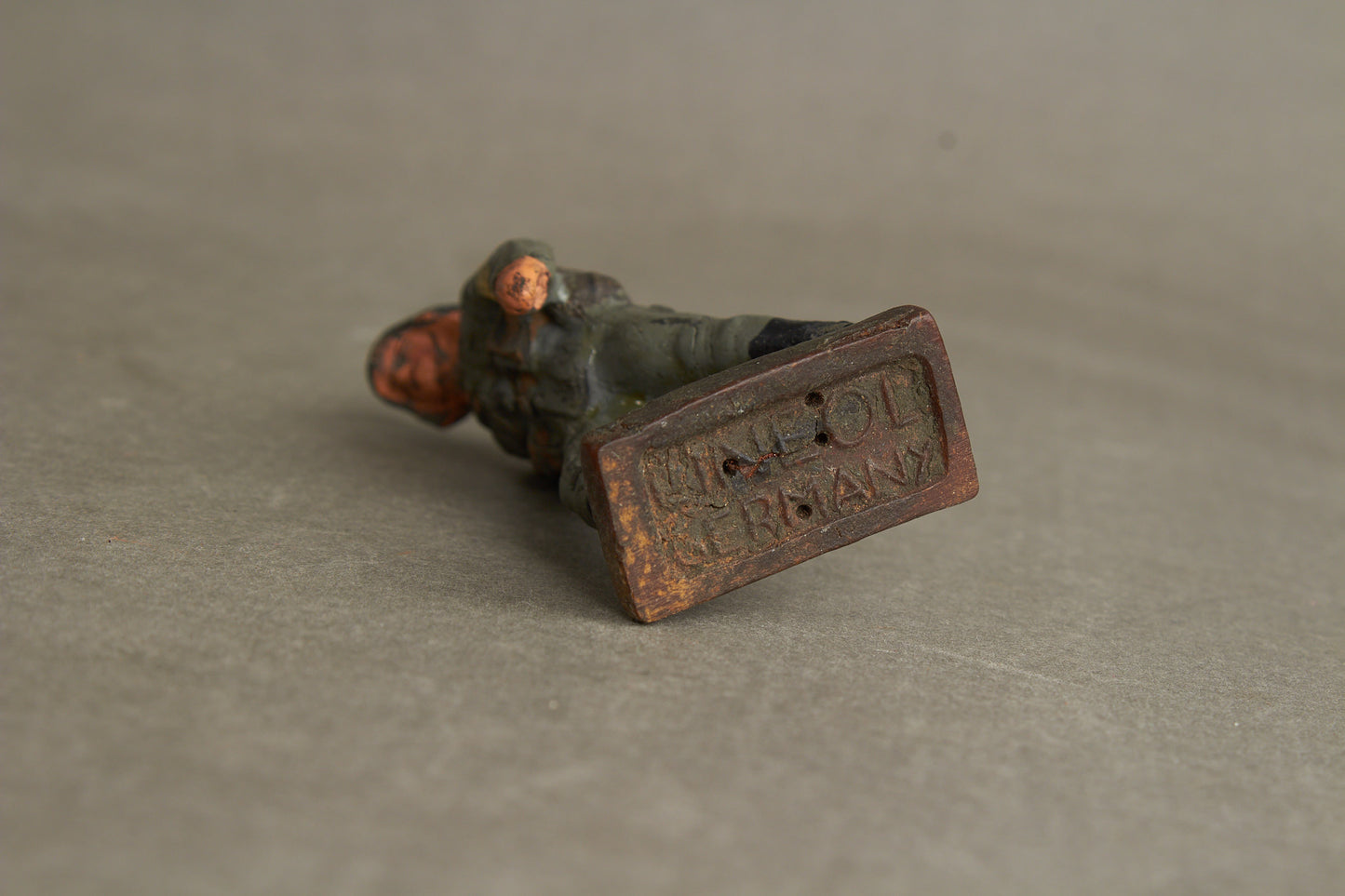 WW2 Tysk Lineol "Sanitäter" Legetøjssoldat. Original.
