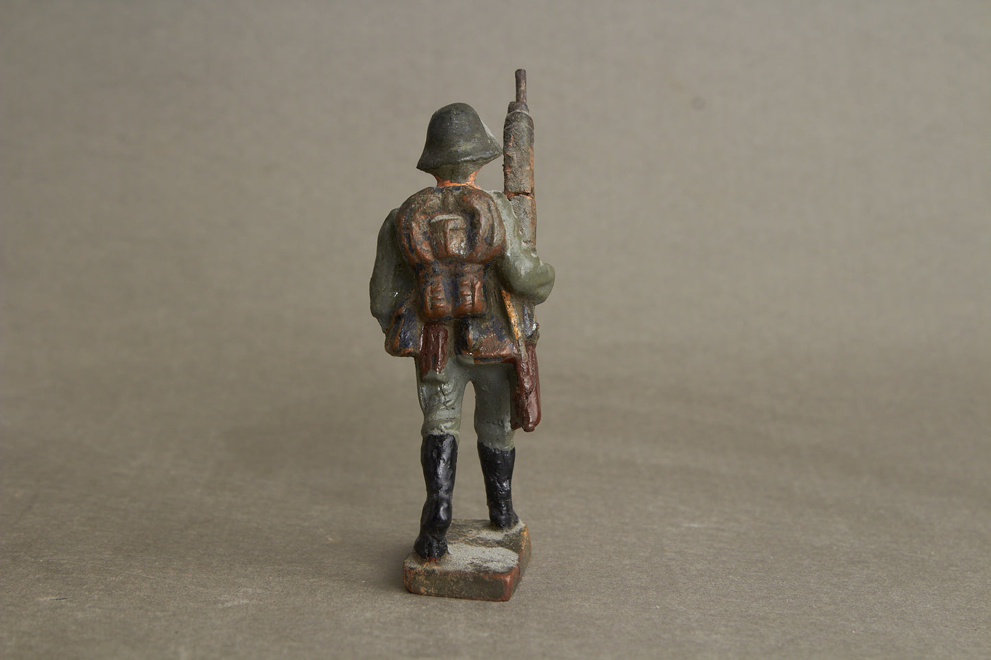 WW2 Tysk Lineol Legetøjssoldat. Original.