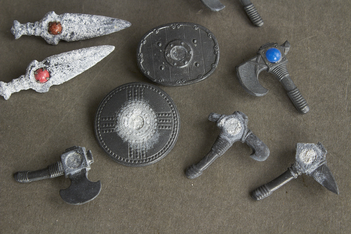 WW2 Tysk Blandet Lot WHW Tinnies. Original.