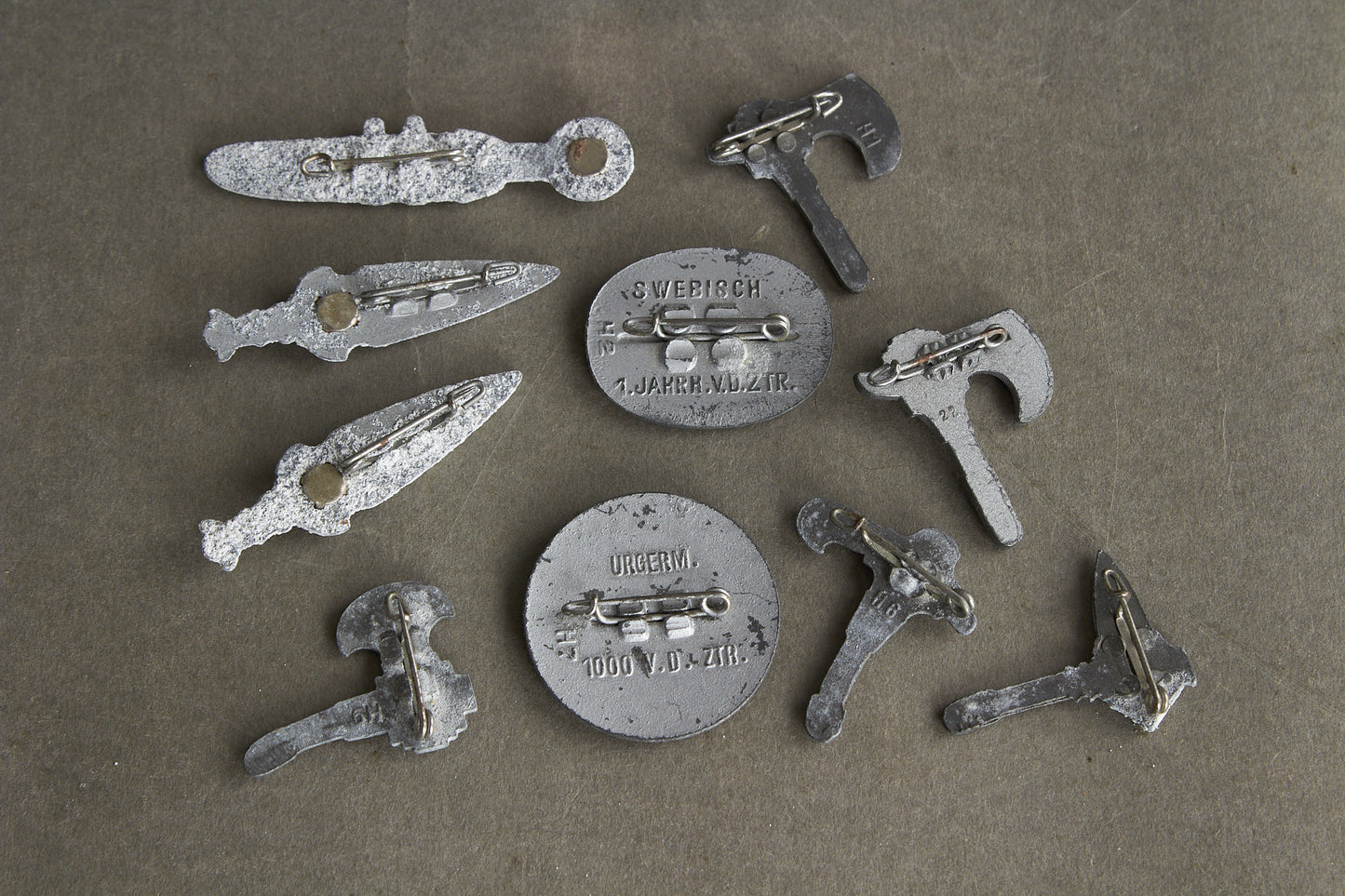 WW2 Tysk Blandet Lot WHW Tinnies. Original.