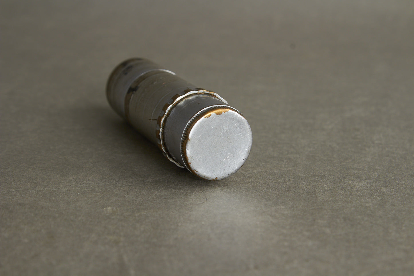 WW1/WW2 Tysk Lighter lavet som "Skyttegravs kunst", i form af en granat. Sjælden. Original.