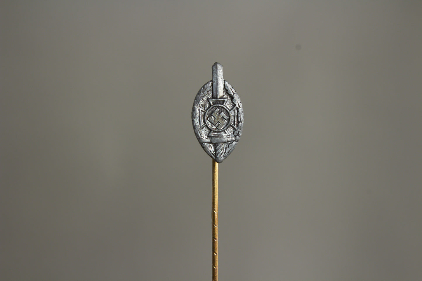 WW2 Tysk NSKOV Medlemspin. Fremstiller "RZM M1/52". Original.