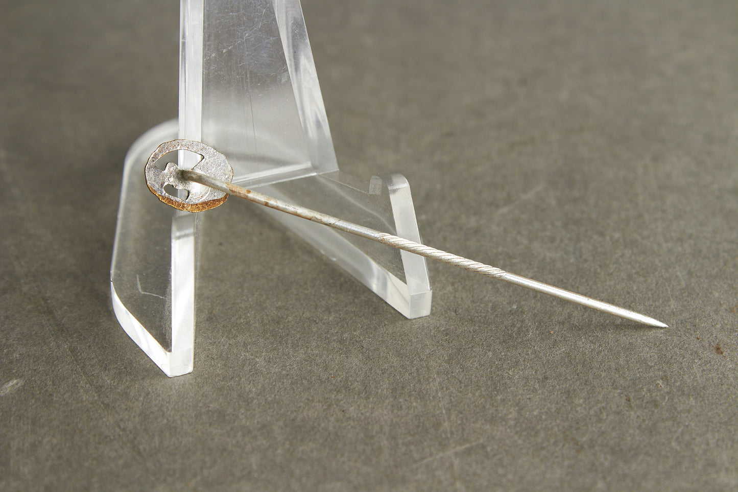 WW2 Tysk Kriegsmarine "Hilfskreuzer-Kriegsabzeichen" Miniature i 1957-model. Original.