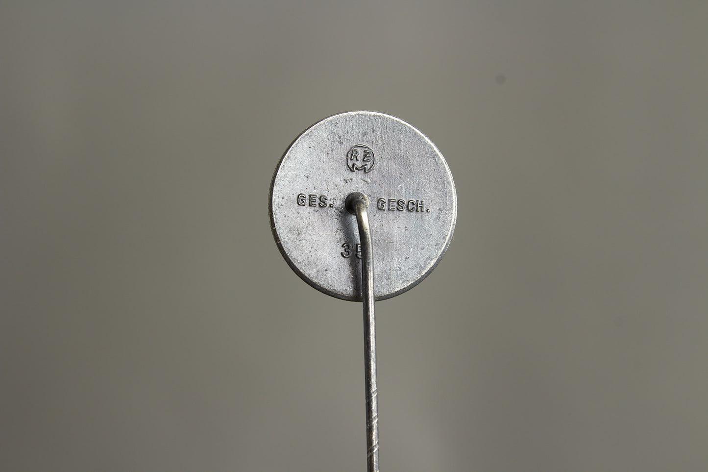 WW2 Tysk NSV (Nationalsozialistische Volkswohlfahrt) Medlemspin. Original.