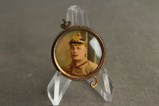WW1 Tysk "Kærligheds Brosche". Foto af soldat med Pickelhaube. Original.