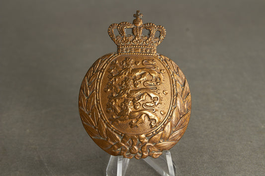 WW2 Dansk Hjelmmærke til M/1939 "Amalienborg hjelm". Original.