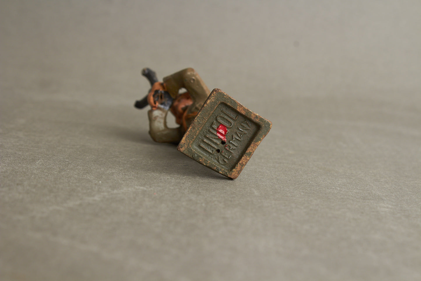 WW2 Tysk Lineol Legetøjssoldat. Original.