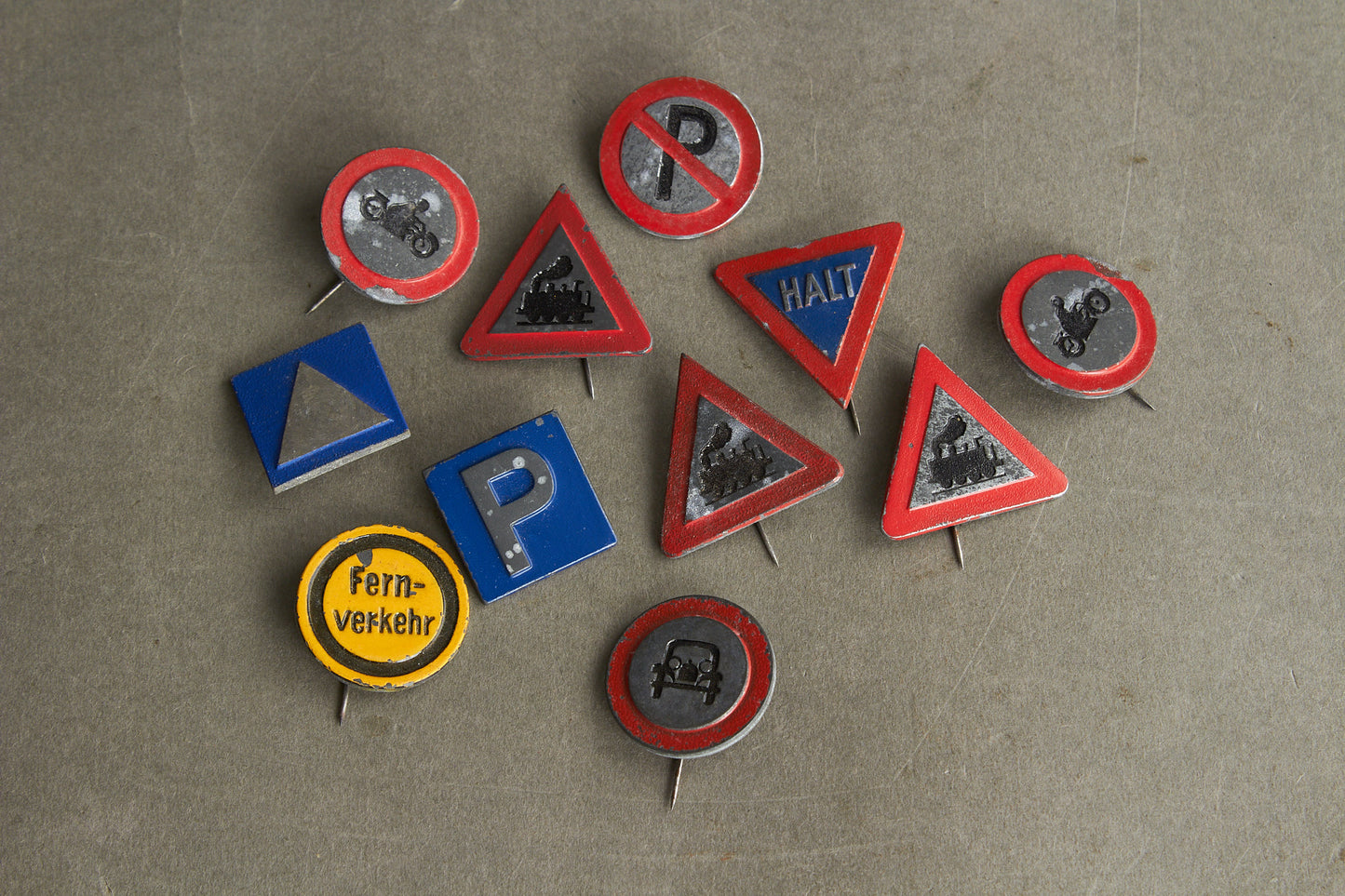 WW2 Tysk WHW Blandet Lot af Vejskilte. Original.