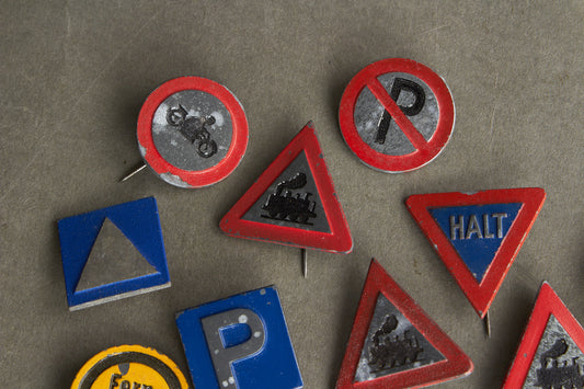 WW2 Tysk WHW Blandet Lot af Vejskilte. Original.