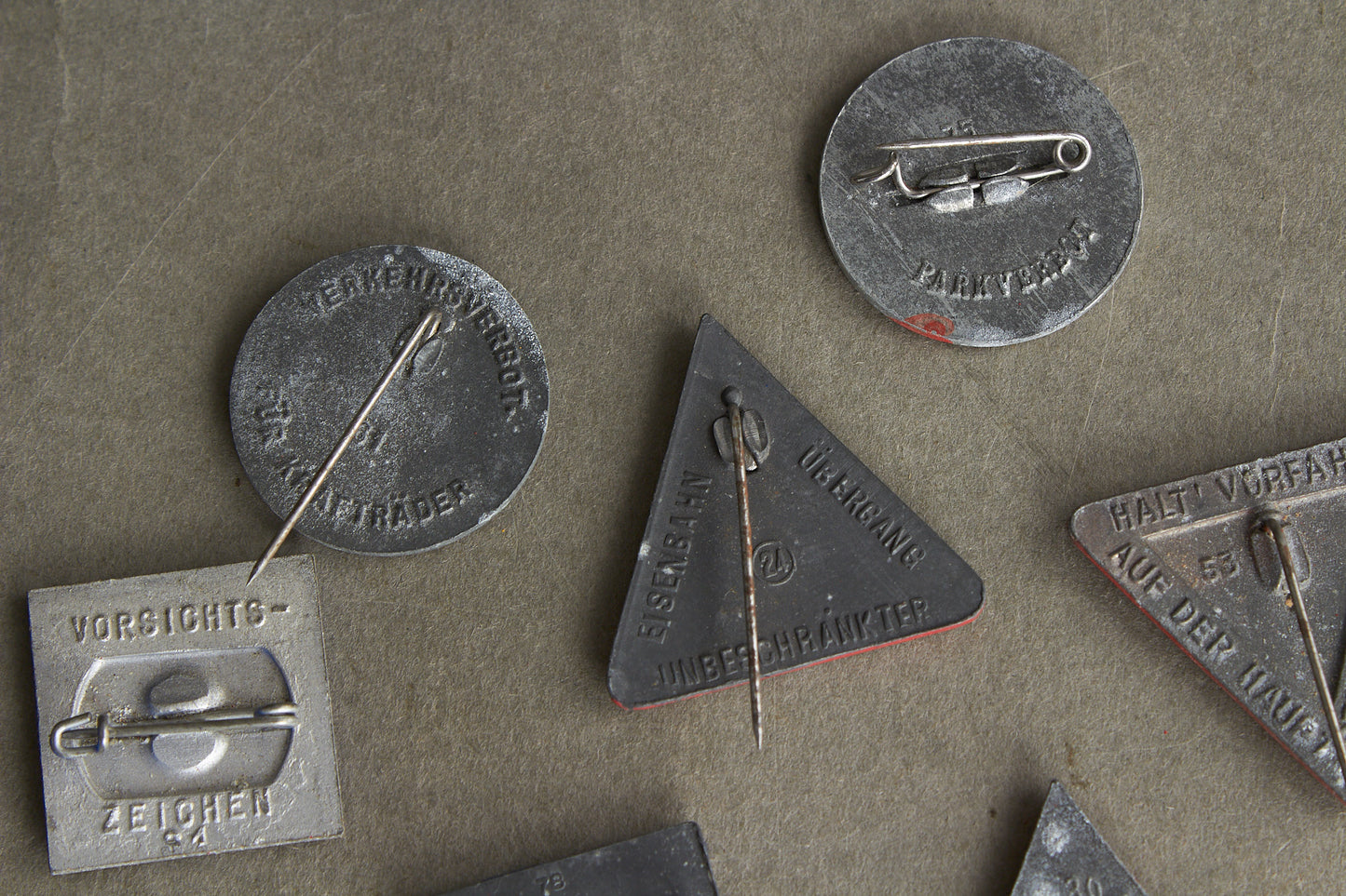 WW2 Tysk WHW Blandet Lot af Vejskilte. Original.