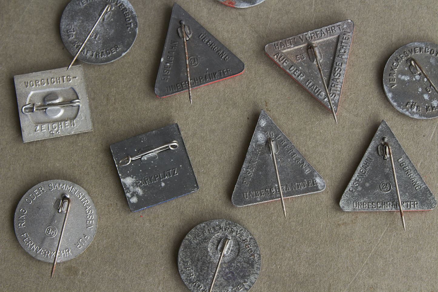 WW2 Tysk WHW Blandet Lot af Vejskilte. Original.