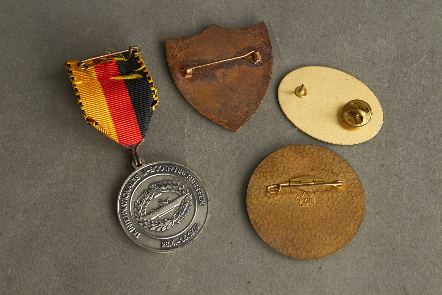 WW2 Tysk Kriegsmarine Ubåds Veteranforeningspins fra 1950'erne. Original.