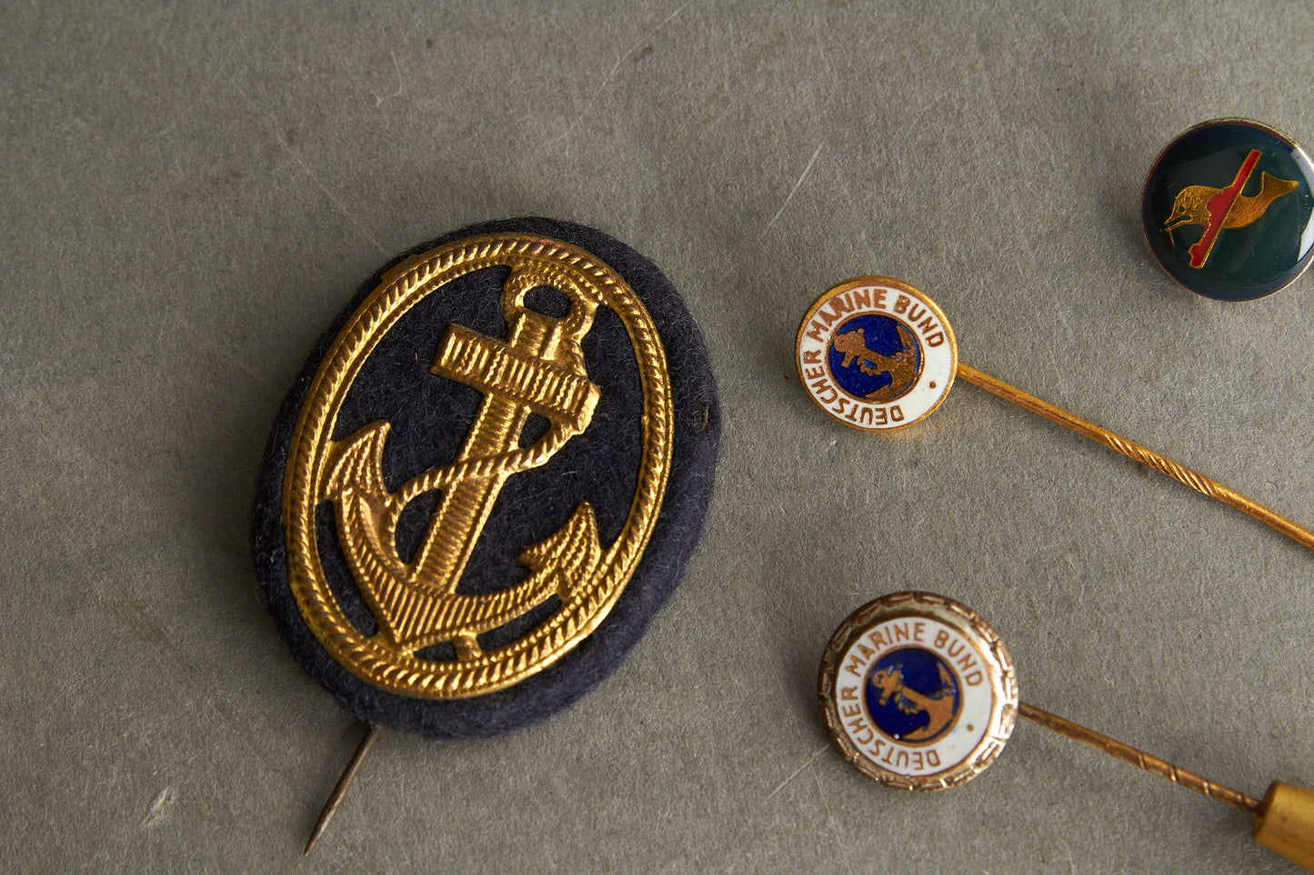 WW2 Tyske Kriegsmarine Veteranforenings Pins fra 1950'erne. Én Ubåd. Original.