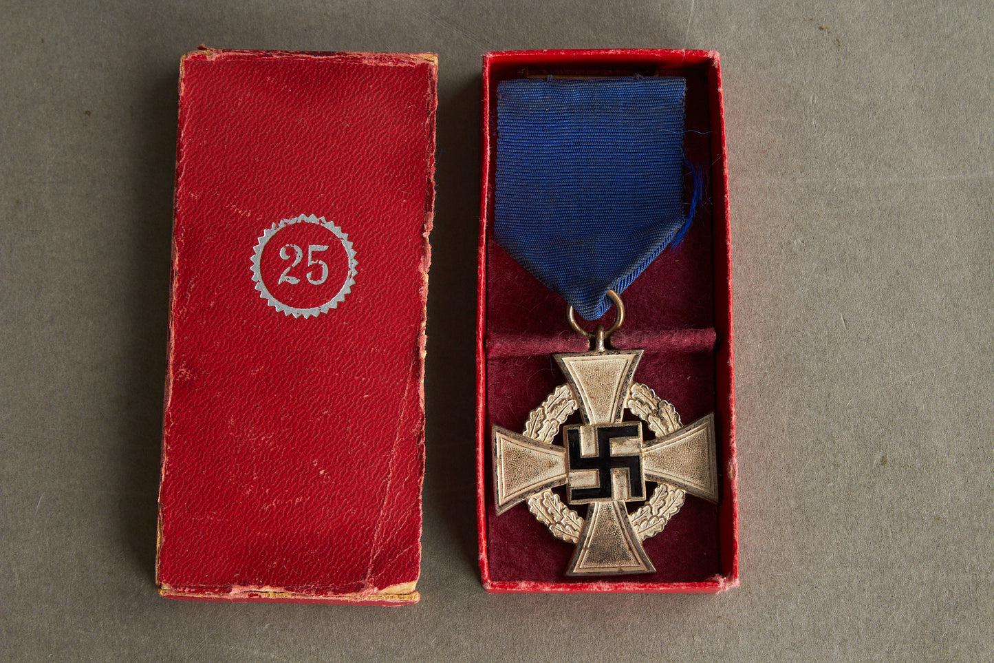 WW2 Tysk Treudienst 25 år i æske. Original.