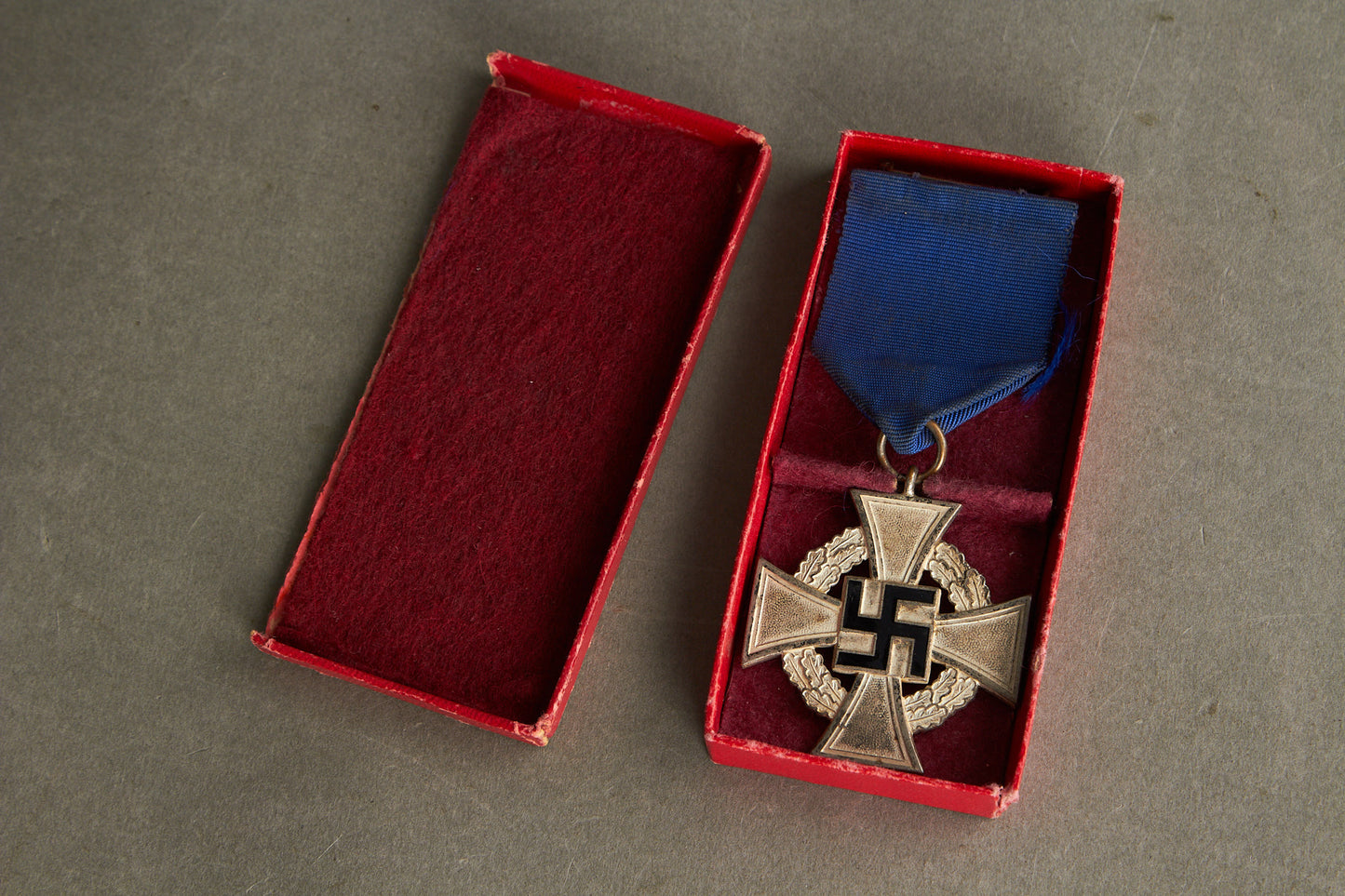 WW2 Tysk Treudienst 25 år i æske. Original.
