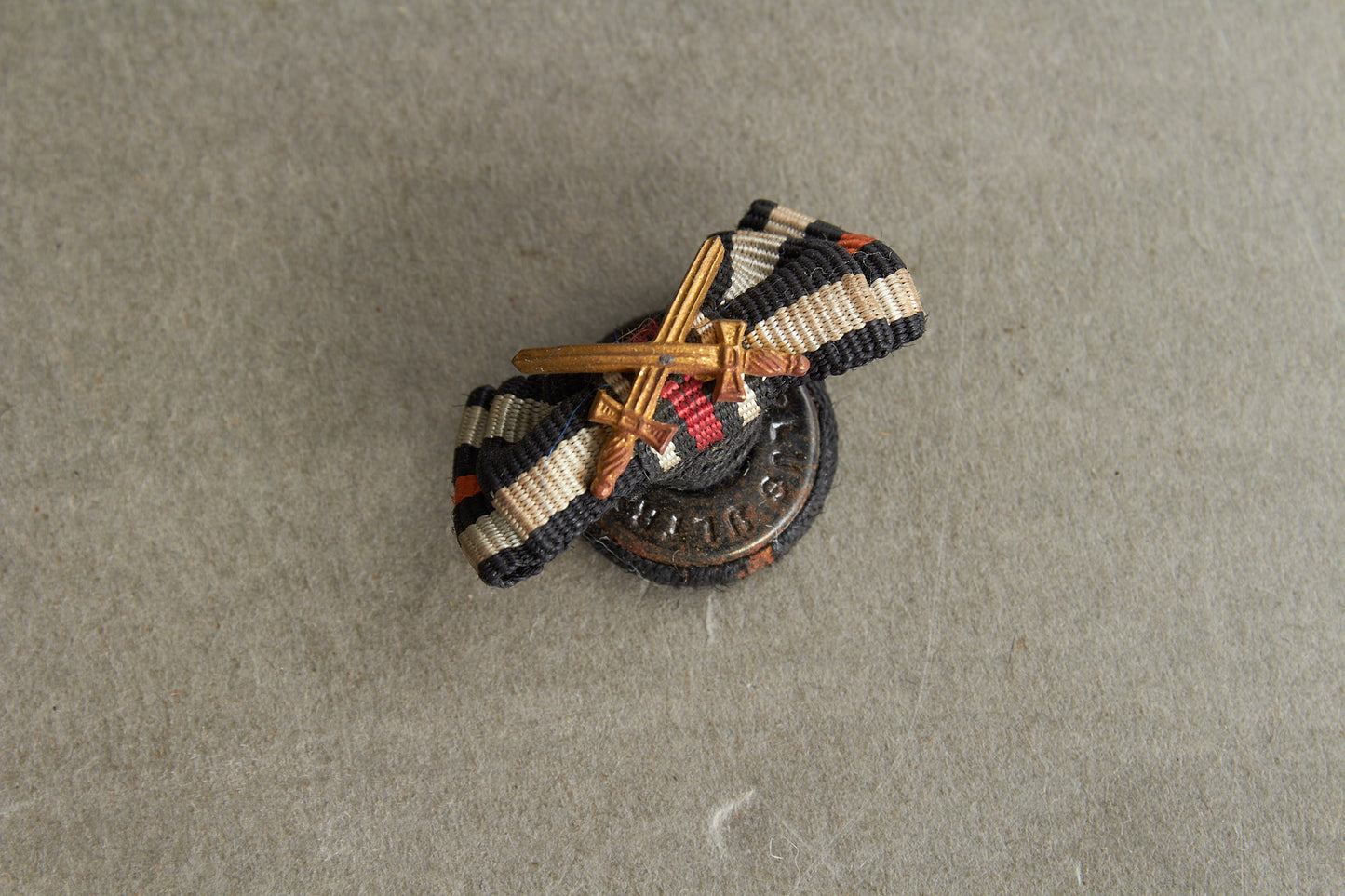 WW1/WW2 Tysk Knaphuls Spange. Jernkors og Frontkæmper. Original.