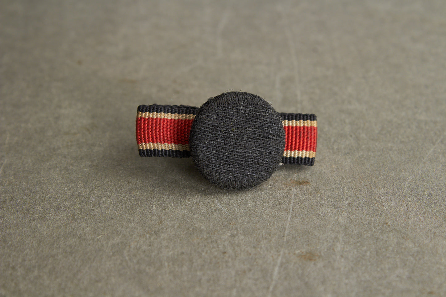 WW2 Tysk Jernkors 2. Klasse Knaphuls Spange. Original.
