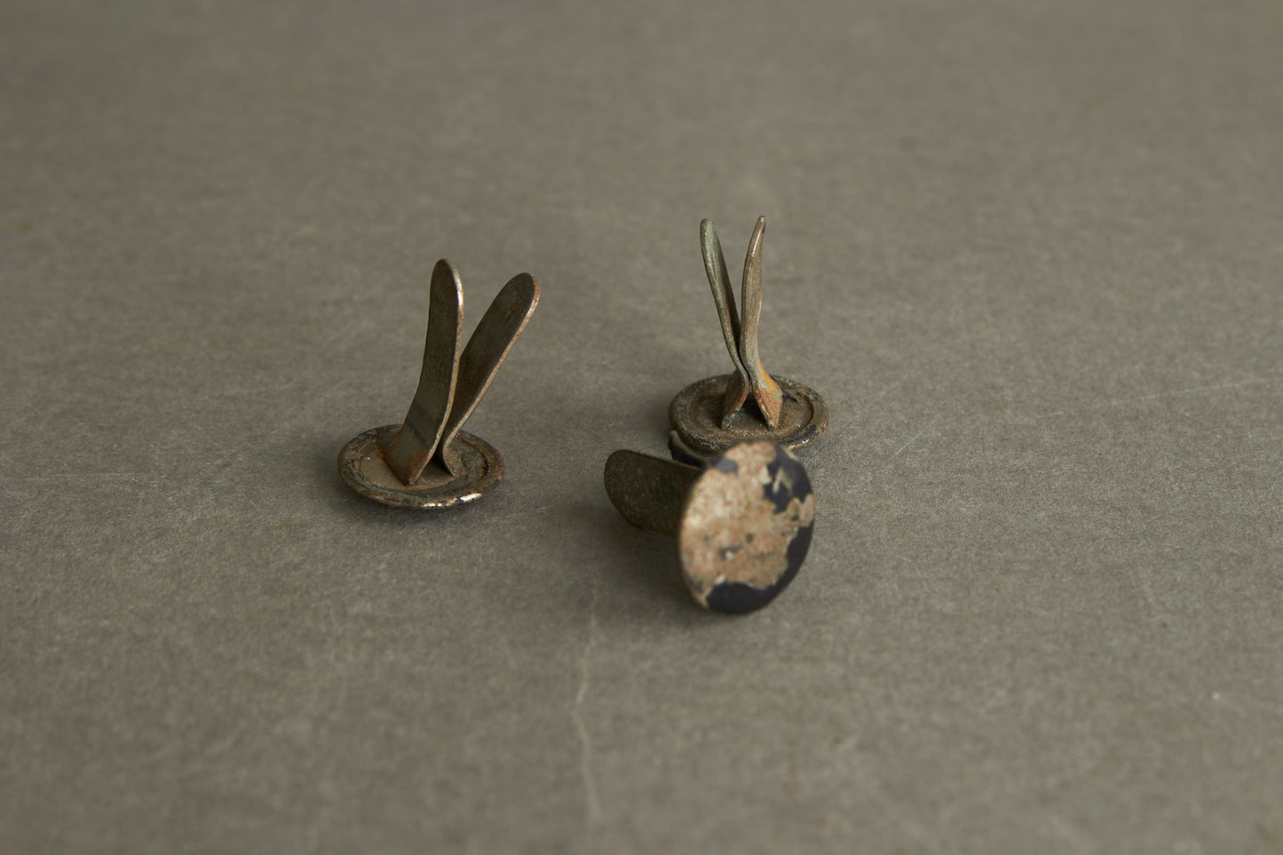 WW2 Tysk Hjelmnitter. 3 stk. Original.