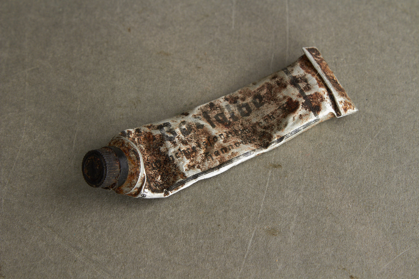WW2 Tysk Heer "Borsalbe" Tube. Jordfund. Original.