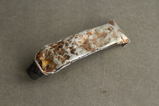 WW2 Tysk Heer "Borsalbe" Tube. Jordfund. Original.