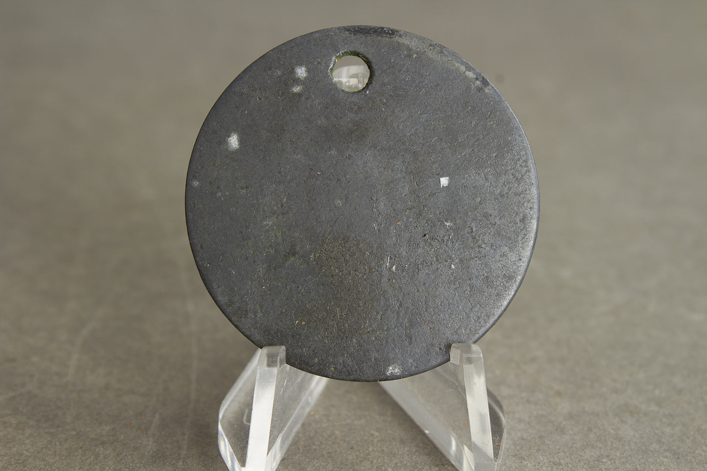 WW2 Tysk/Dansk Medarbejder "Nummertag". Brugt af dansk arbejdskraft for tyskerne. Sjælden. Original.