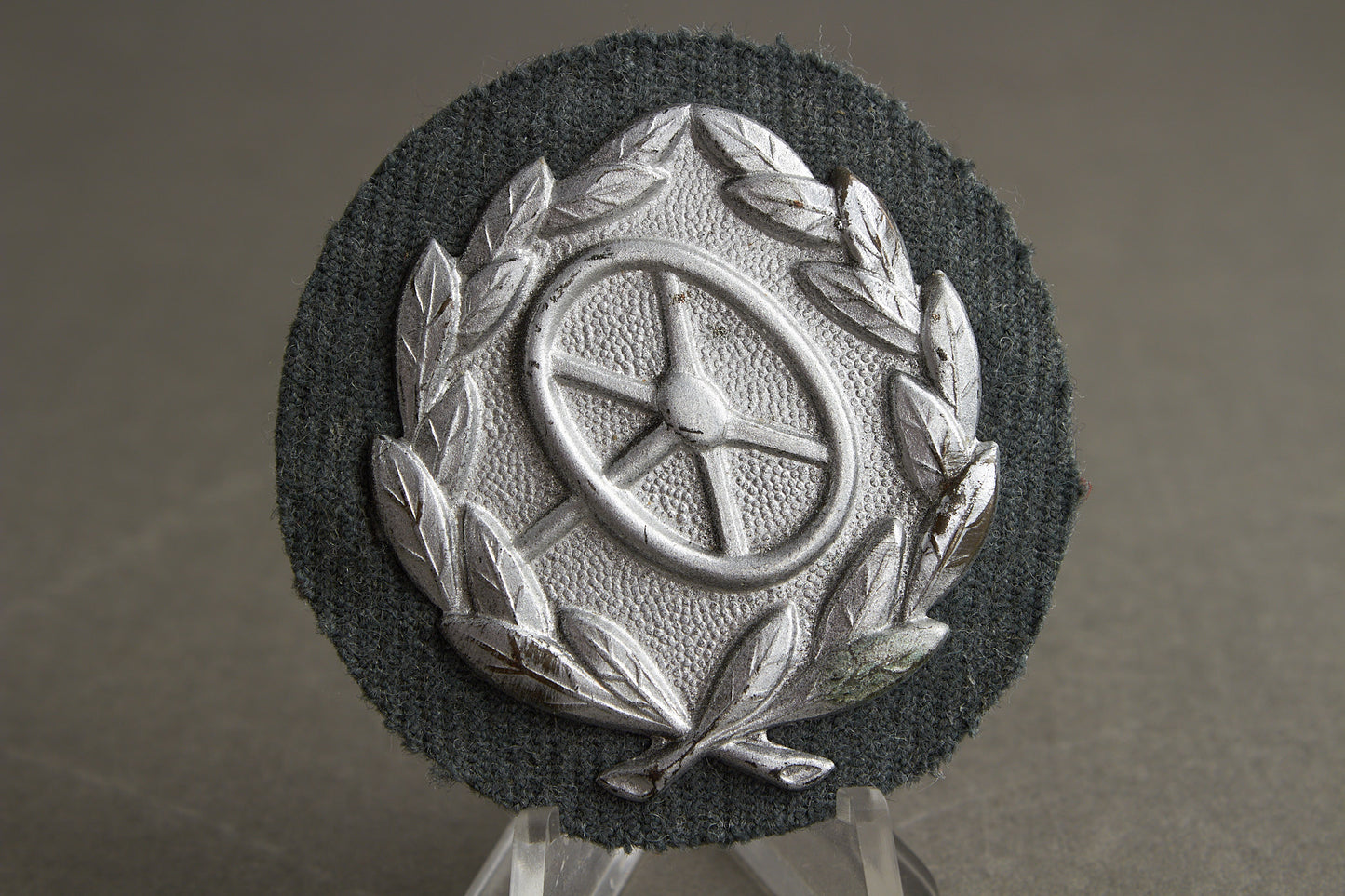 WW2 Tysk "Kraftfahrbewährungsabzeichen" i Sølv. Mint stand! Original.