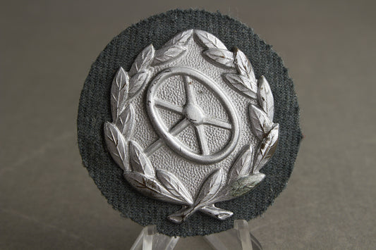 WW2 Tysk "Kraftfahrbewährungsabzeichen" i Sølv. Mint stand! Original.