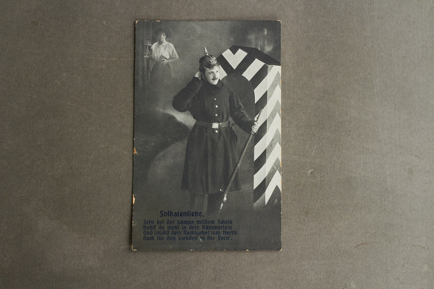 WW1 Tysk Foto-Postkort. Soldat med Pickelhaube. Original.