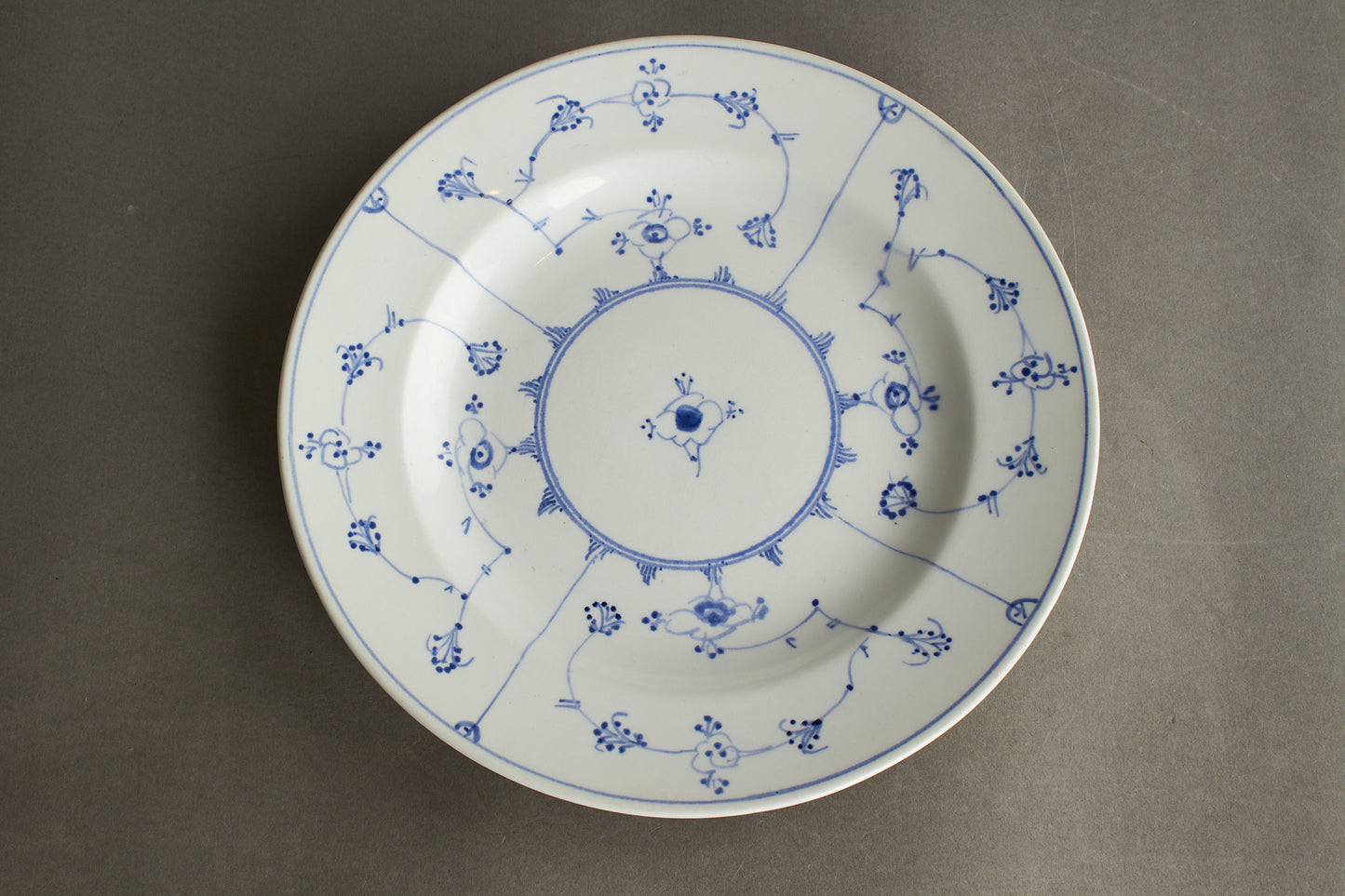 Dansk Aluminia Tallerken fra 1922-1924. Original.