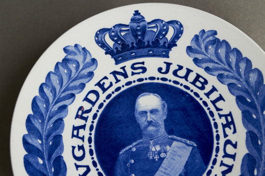 Dansk Aluminia "Livgardens Jubilæum" Platte fra 1908. Ingen fejl/skår. Original.