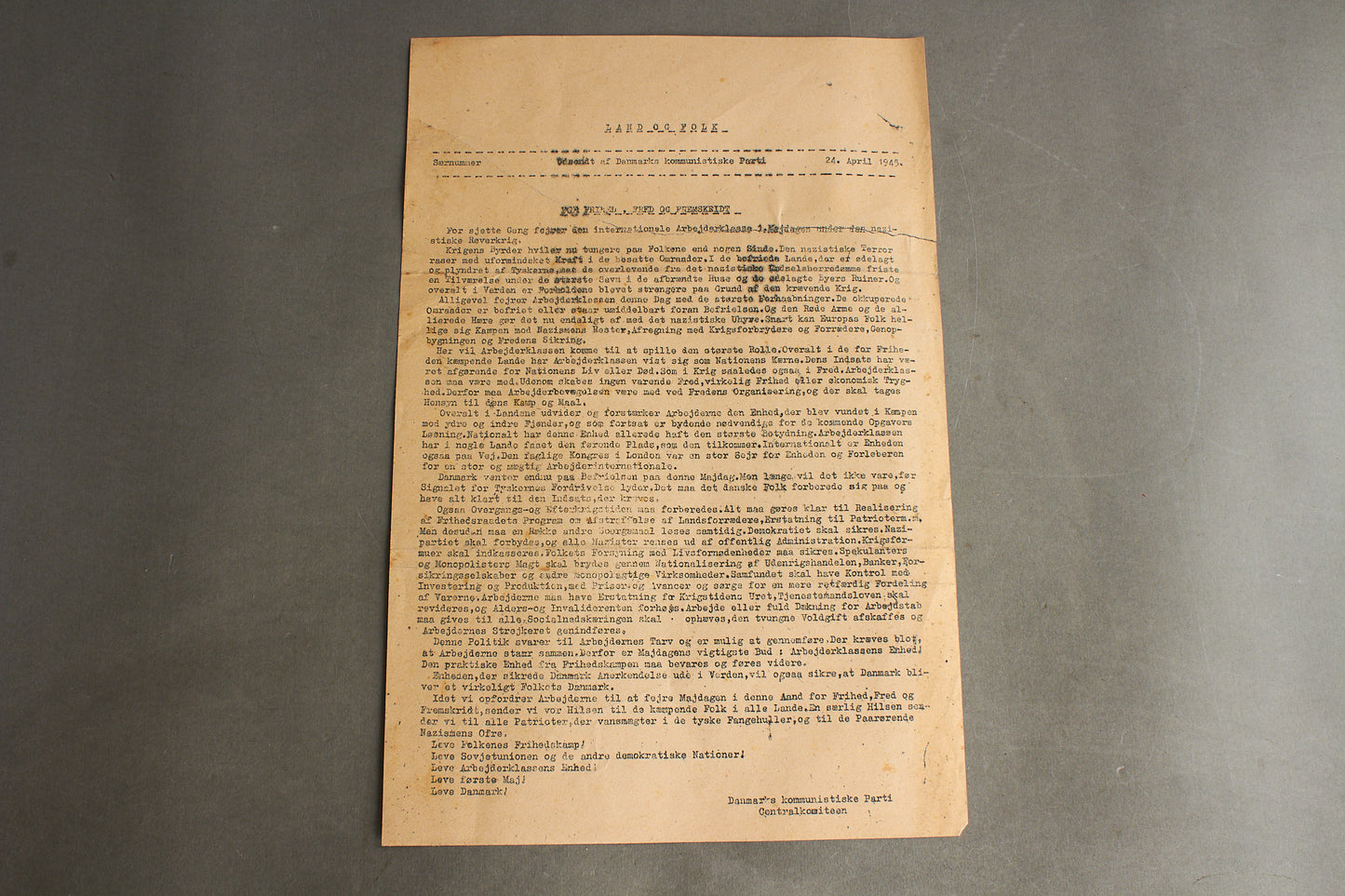 WW2 Dansk Illegalt Blad/Løbeseddel. Særnummer fra "Danmarks Kommunistiske Parti Centralkomiteen". Original.