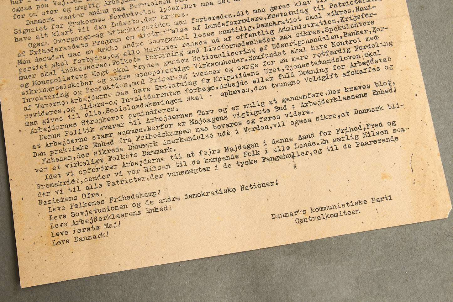 WW2 Dansk Illegalt Blad/Løbeseddel. Særnummer fra "Danmarks Kommunistiske Parti Centralkomiteen". Original.
