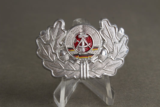 Østtysk DDR Kasketmærke. Original.