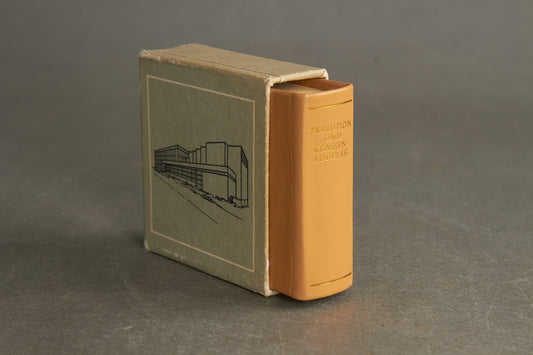 Østtysk DDR Propaganda Minibog (som WHW bøgerne, bare tykkere). Original.