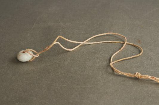 WW2 Tysk Porcelænskugle i træksnor til Stavhåndgranaten. Original.