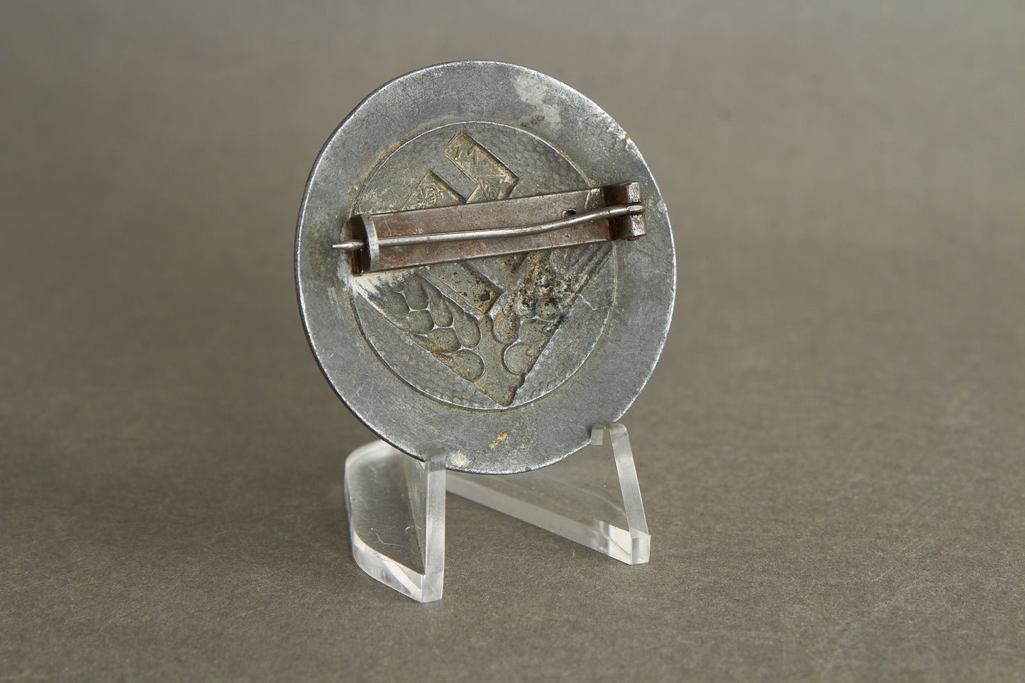 WW2 Tysk RAD/wJ (Reichsarbeitsdienst der weiblichen Jugend) Brosche for "Jungführerin". Original.