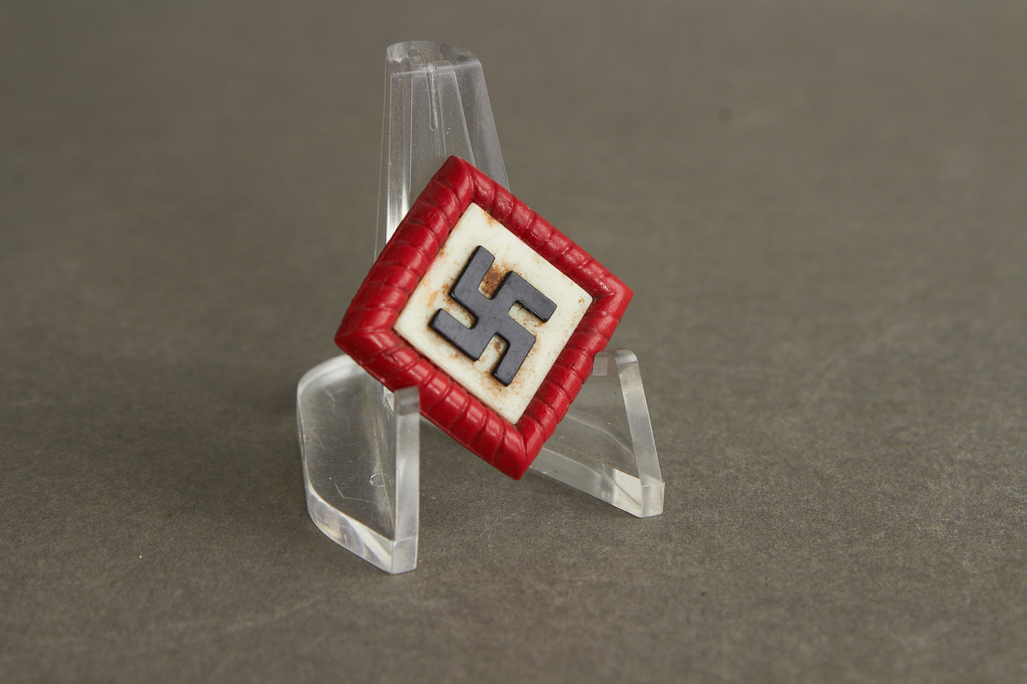WW2 Tysk Tidlig NSDAP Sympatisør mærke i celluloid. Original.