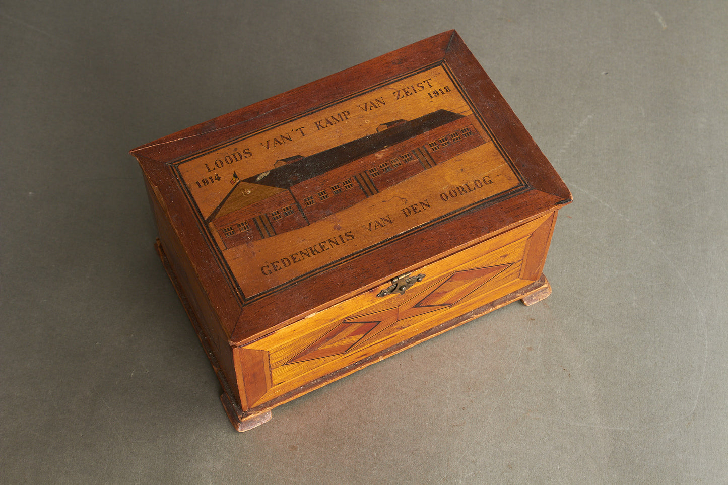 WW1 Hollandsk Minde Smykkeskrin for Krigen 1914-1918. Flot håndarbejde. Original.