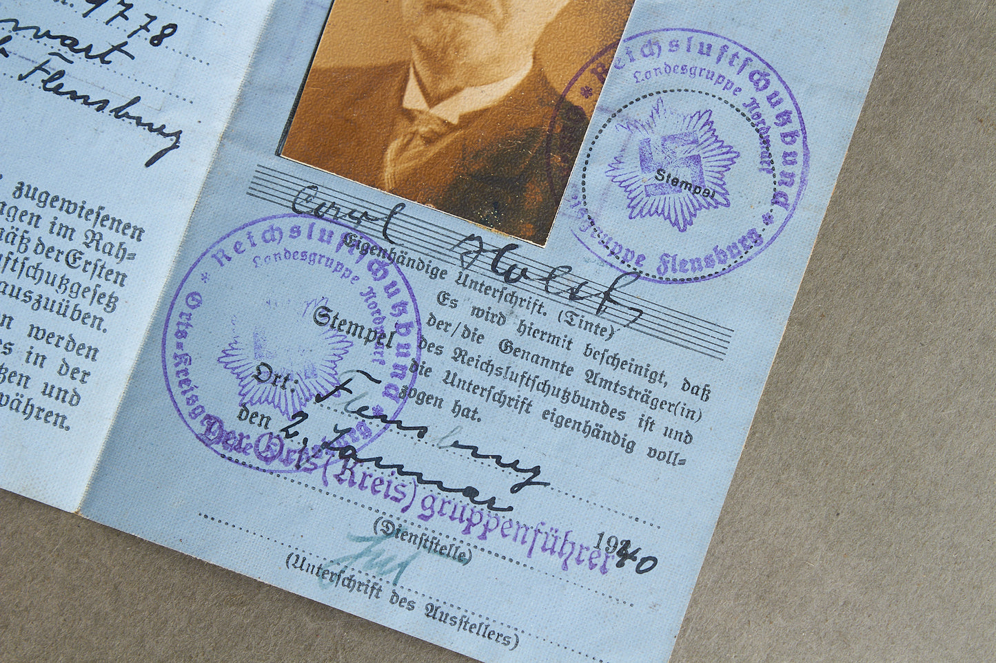 WW2 Tysk Reichs Luftschutzbund "Ausweis" fra Flensborg. Original.
