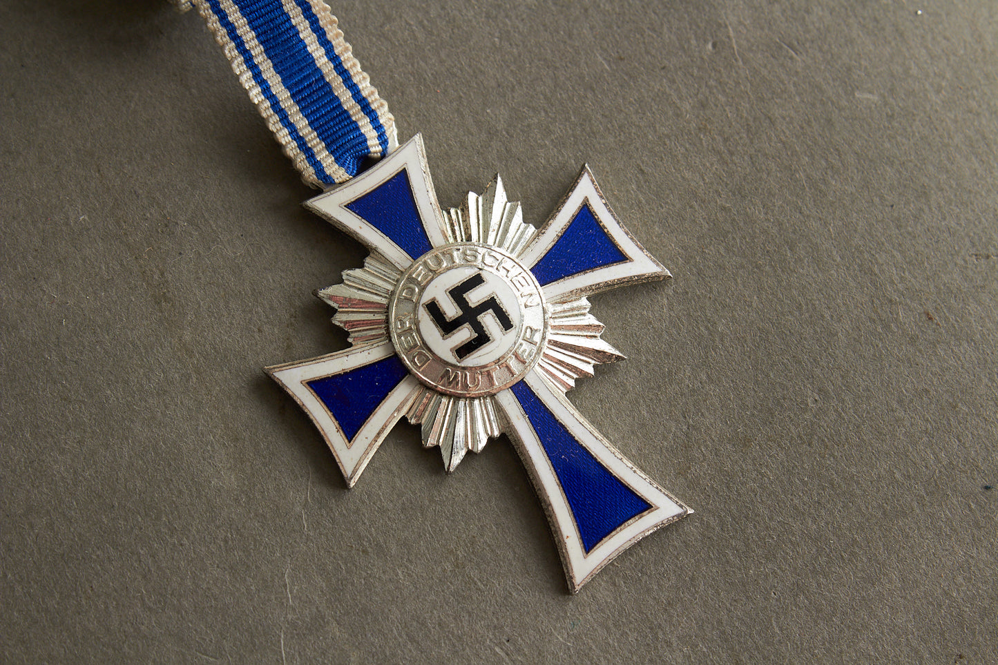 WW2 Tysk Mutterkreuz i Sølv. Mint stand. Original.