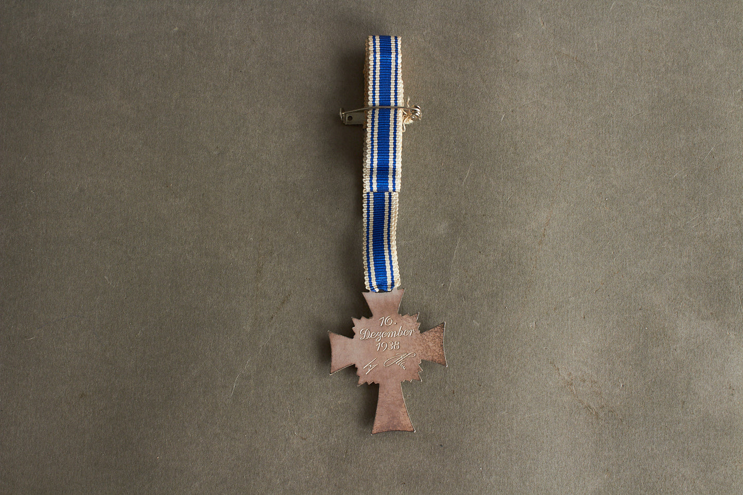 WW2 Tysk Mutterkreuz i Sølv. Mint stand. Original.