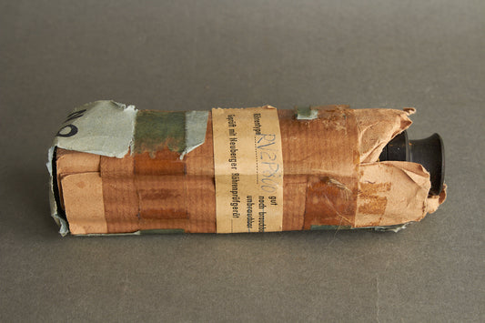 WW2 Tysk Radiorør. Godt stemplet med WaA og "Wehrmacht Eigentum". Original.