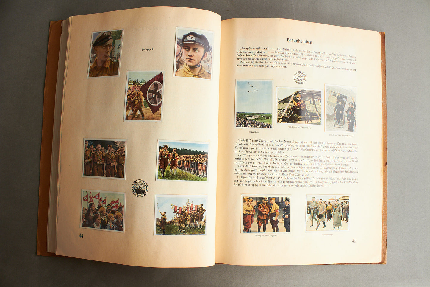 WW2 Tysk NSDAP "Cigaretten Album" "Kampf um's Drittes Reich". Næsten komplet. Original.